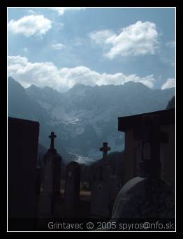 Kamnicko-Savinjske Aply (najvyšší kopec Grintavec 2554 m.n.m.) z podhorskej osady Zg. Jezersko